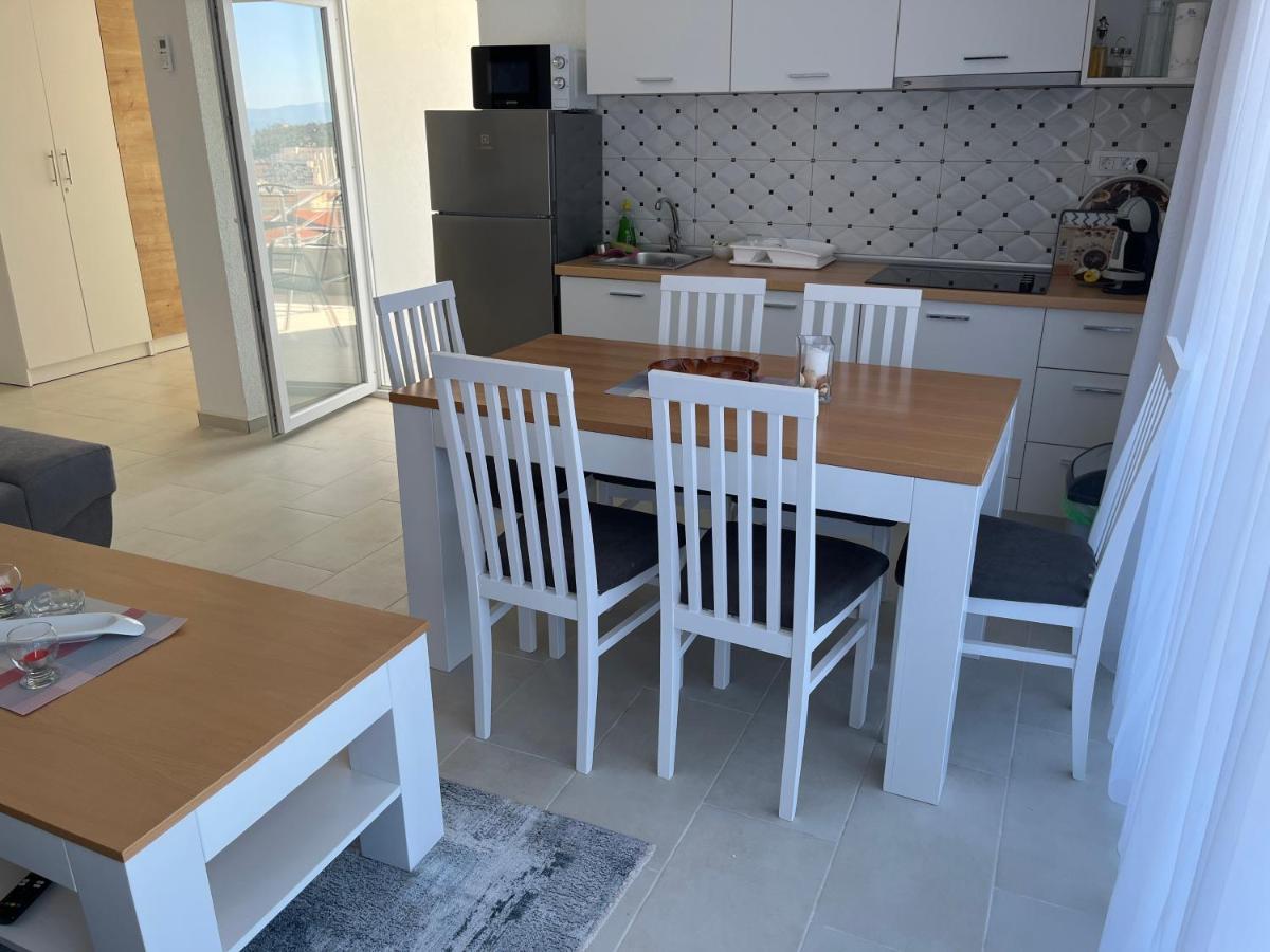 Sea View, Peaceful. Apartment Makarska Bagian luar foto