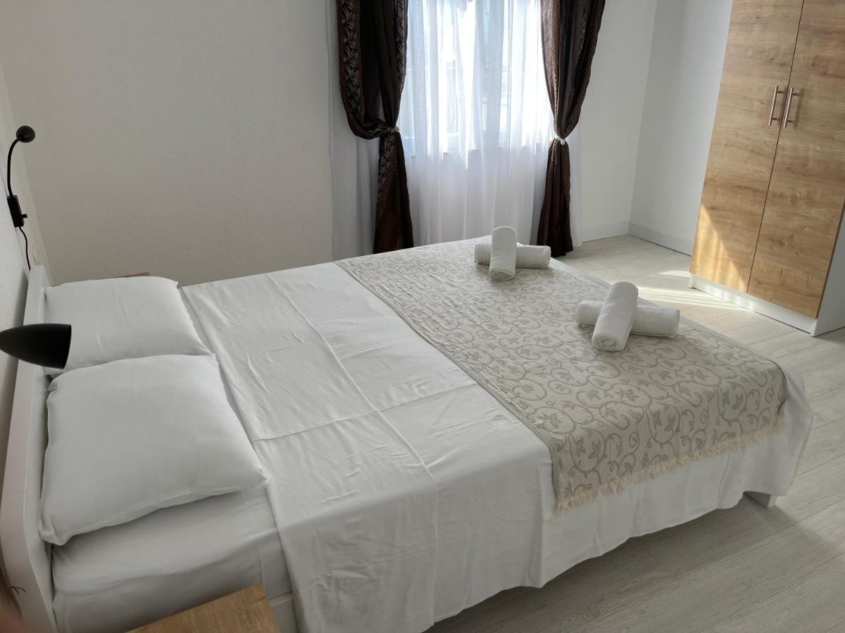 Sea View, Peaceful. Apartment Makarska Bagian luar foto